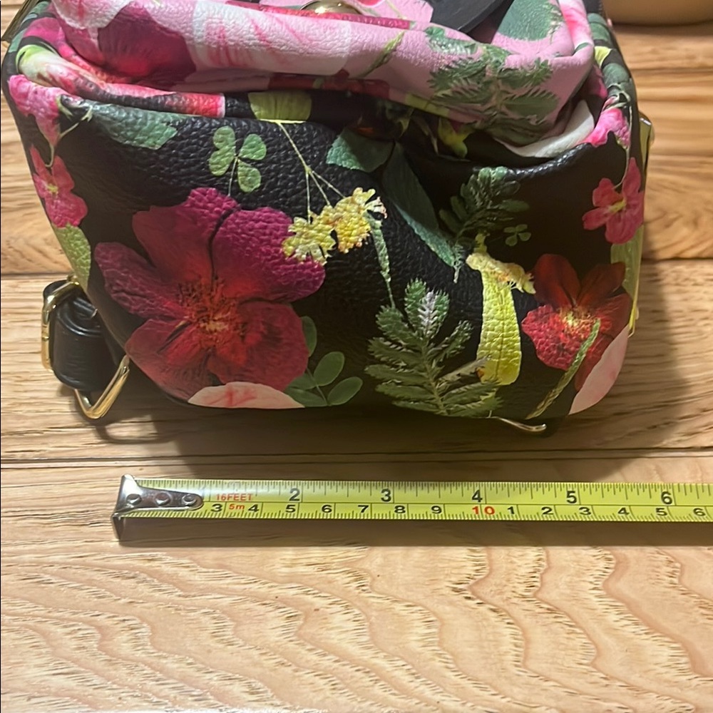 Betsey Johnson mini Floral dog back pack - Picture 9 of 10